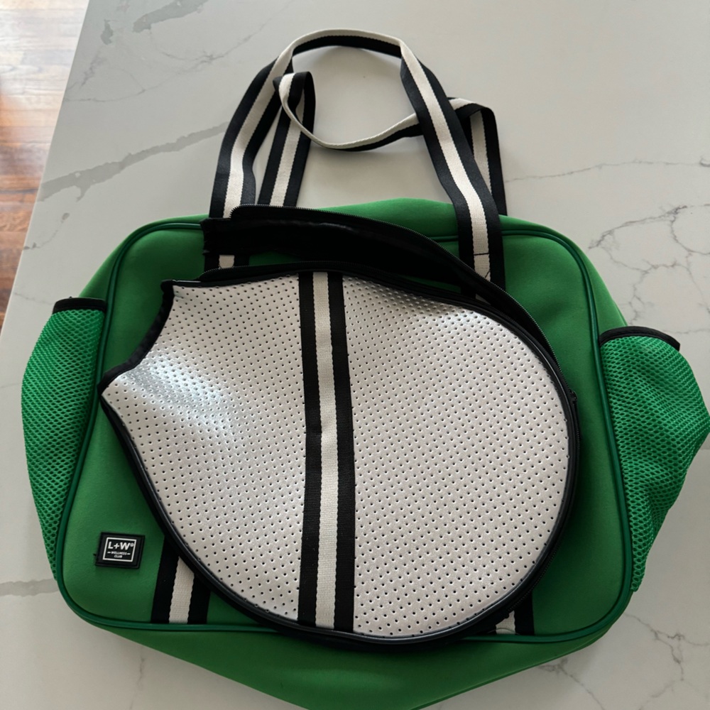 L+W wellness club universal sports tote